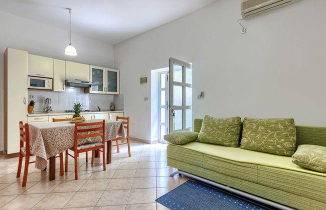 Apartamento de 2 quartos em Poreč com piscina e jardim - Foto 6