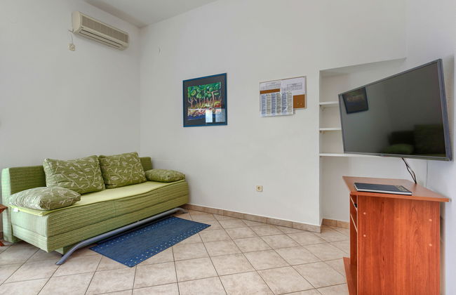 Apartamento de 2 quartos em Poreč com piscina e jardim - Foto 13