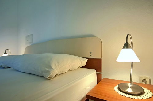 Foto 8 - Appartamento con 1 camera da letto a Poreč con giardino e vista mare