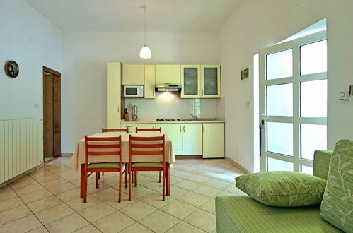 Foto 5 - Apartamento de 1 quarto em Poreč com jardim e vistas do mar