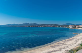 Photo 3 - Appartement de 2 chambres à Golfo Aranci avec terrasse et vues à la mer