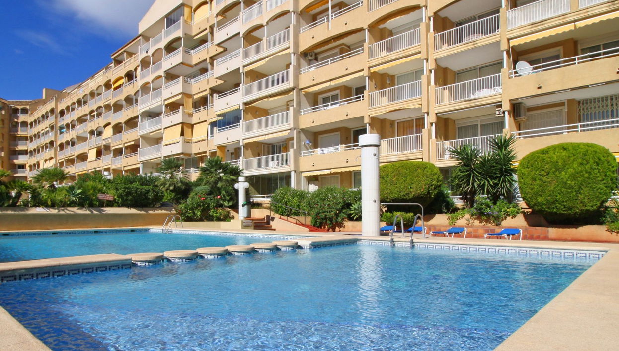 2 bedroom Apartment in Calp with swimming pool and garden - Photo 1