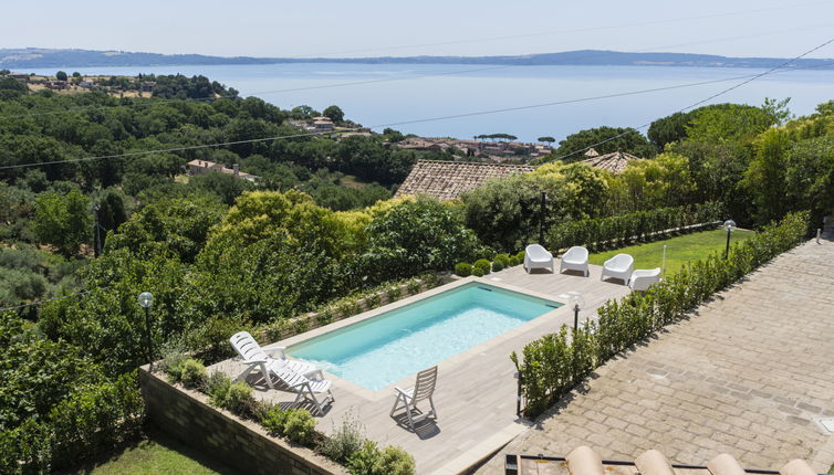 Foto 1 - Casa de 8 quartos em Trevignano Romano com piscina privada e vista para a montanha