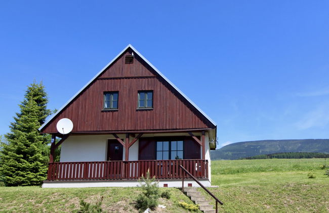 Casa de 3 quartos em Černý Důl com piscina e jardim - Foto 1