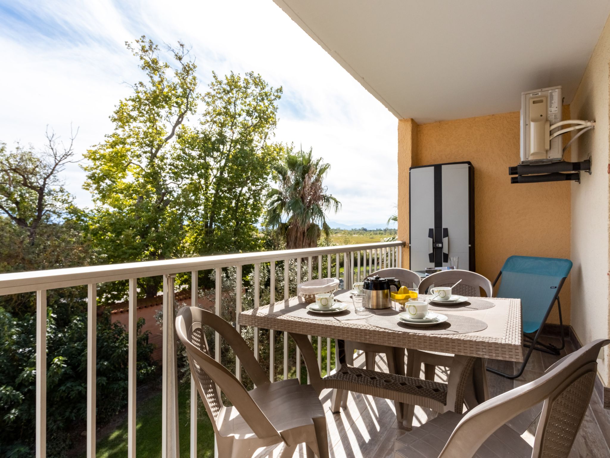 Photo 2 - 1 bedroom Apartment in Canet-en-Roussillon with swimming pool and sea view