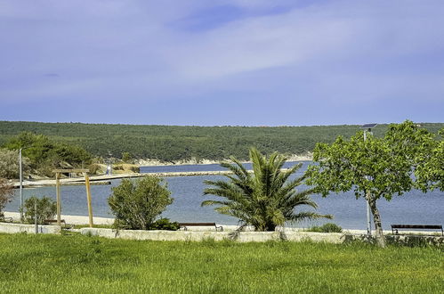 Photo 1 - Appartement de 2 chambres à Obrovac avec terrasse et vues à la mer