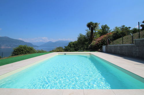 Foto 31 - Casa de 4 quartos em Porto Valtravaglia com piscina privada e vista para a montanha