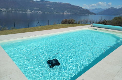 Foto 6 - Casa de 4 quartos em Porto Valtravaglia com piscina privada e vista para a montanha