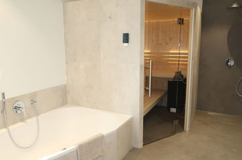 Foto 2 - Appartamento con 3 camere da letto a Butjadingen con sauna e vista mare