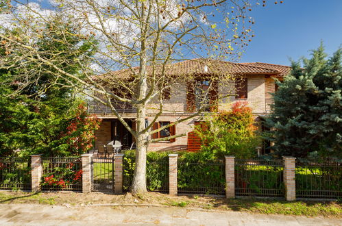 Foto 1 - Haus mit 4 Schlafzimmern in Balatonőszöd mit garten und blick auf die berge