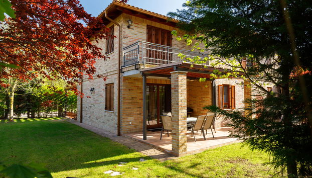 4 bedroom House in Balatonőszöd with garden and terrace - Photo 2