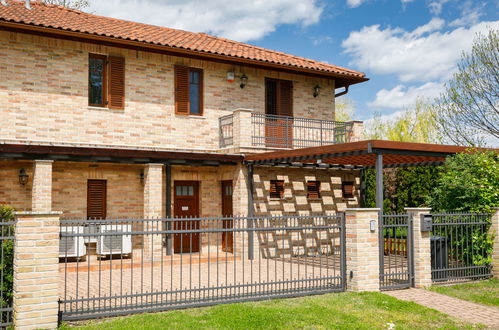 Foto 22 - Casa de 4 habitaciones en Balatonőszöd con jardín y vistas a la montaña