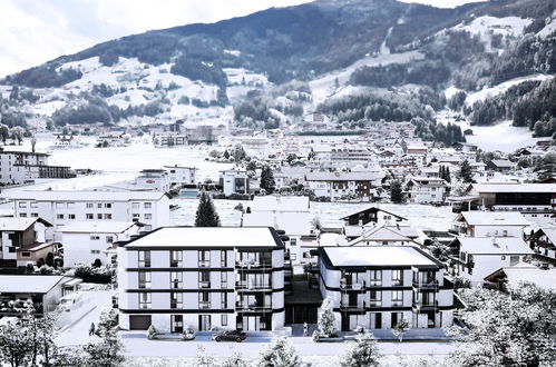 Foto 6 - Apartamento de 2 habitaciones en Fügen con piscina y vistas a la montaña