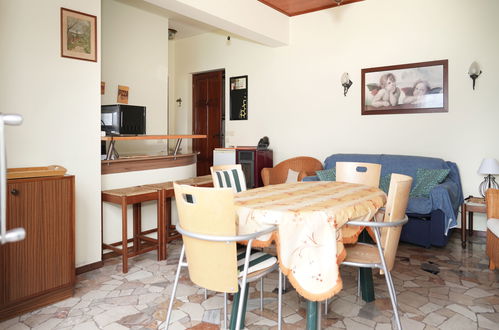 Photo 4 - 1 bedroom Apartment in Porto Valtravaglia with garden and terrace