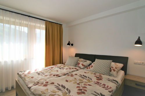 Foto 6 - Appartamento con 2 camere da letto a Aschau im Zillertal con vista sulle montagne