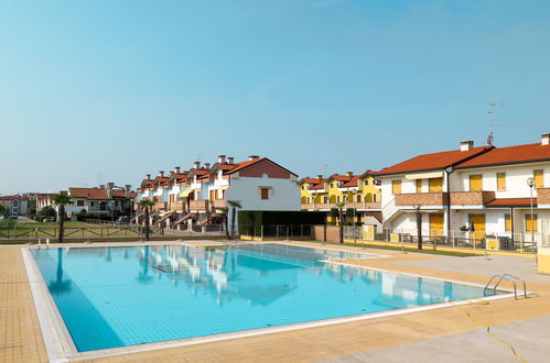 Photo 1 - Appartement de 2 chambres à Rosolina avec piscine et vues à la mer