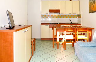 Photo 3 - 2 bedroom Apartment in Rosolina with swimming pool and garden