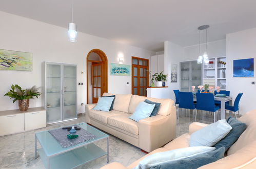 Photo 10 - 3 bedroom Apartment in Pula with private pool and garden