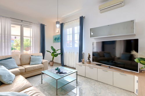 Photo 5 - 3 bedroom Apartment in Pula with private pool and garden