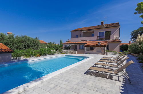 Photo 40 - Appartement de 3 chambres à Pula avec piscine privée et jardin