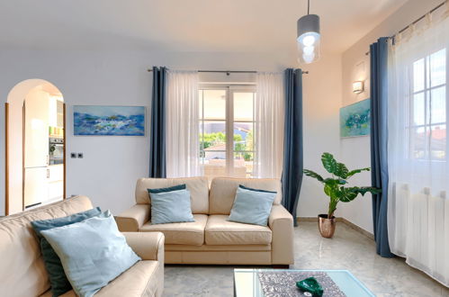 Photo 12 - 3 bedroom Apartment in Pula with private pool and garden