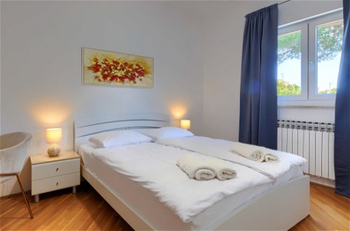 Foto 36 - Apartment mit 3 Schlafzimmern in Pula mit privater pool und garten