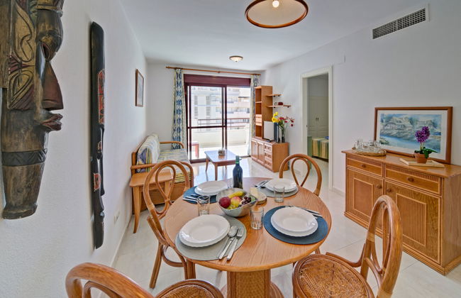 2 bedroom Apartment in Calp with swimming pool and garden - Photo 3
