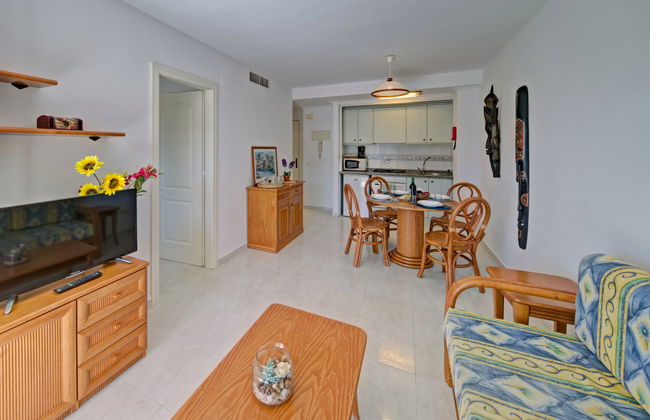 2 bedroom Apartment in Calp with swimming pool and garden - Photo 8