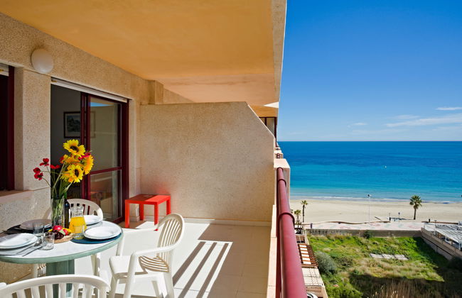 2 bedroom Apartment in Calp with swimming pool and garden - Photo 2