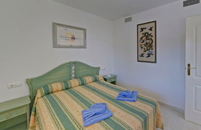 2 bedroom Apartment in Calp with swimming pool and garden - Photo 5