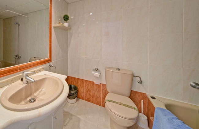 2 bedroom Apartment in Calp with swimming pool and garden - Photo 11