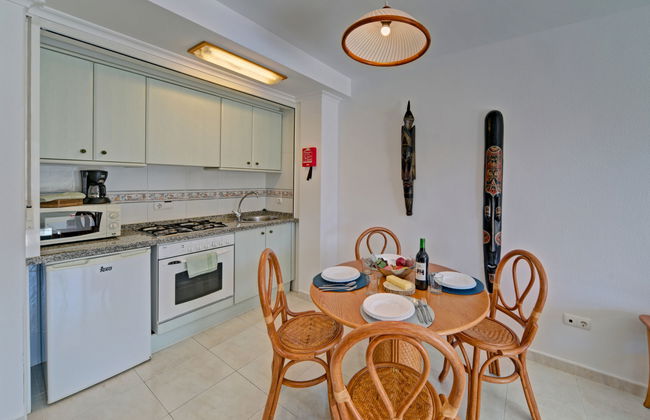 2 bedroom Apartment in Calp with swimming pool and garden - Photo 7