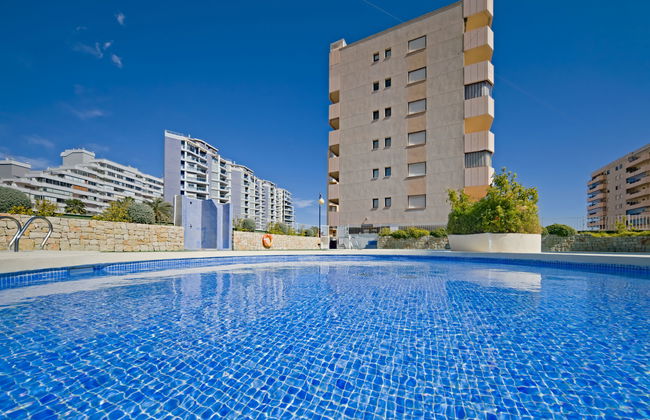 2 bedroom Apartment in Calp with swimming pool and garden - Photo 1