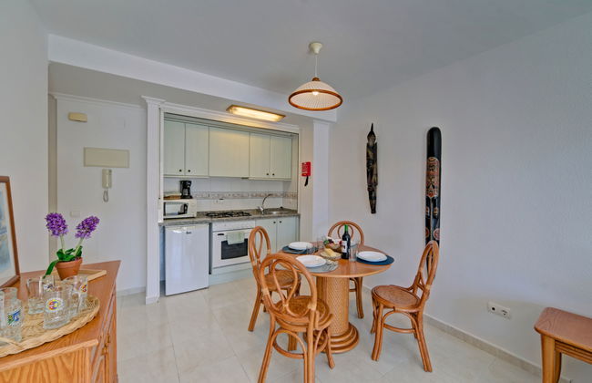 2 bedroom Apartment in Calp with swimming pool and garden - Photo 6