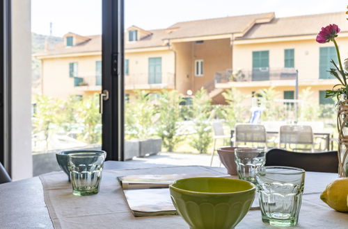 Photo 8 - Appartement de 2 chambres à Imperia avec piscine et jardin