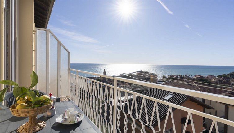Foto 1 - Apartamento de 1 habitación en San Lorenzo al Mare con vistas al mar