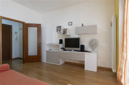 Foto 8 - Apartment mit 1 Schlafzimmer in San Lorenzo al Mare mit blick aufs meer