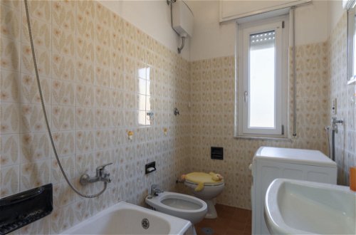 Foto 18 - Apartment mit 1 Schlafzimmer in San Lorenzo al Mare mit blick aufs meer