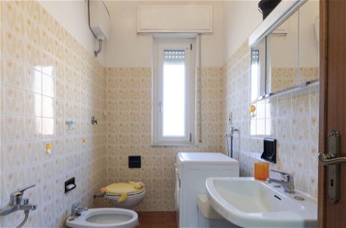 Foto 17 - Apartamento de 1 habitación en San Lorenzo al Mare con vistas al mar