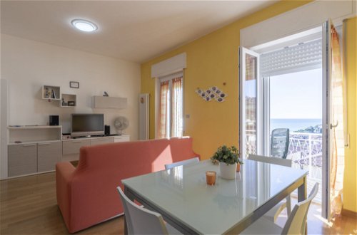 Foto 2 - Apartamento de 1 habitación en San Lorenzo al Mare con vistas al mar