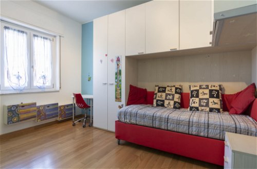 Foto 5 - Apartment mit 1 Schlafzimmer in San Lorenzo al Mare mit blick aufs meer