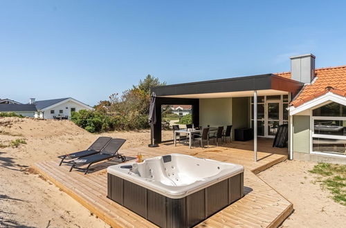 Foto 11 - Casa de 4 quartos em Klitmøller com piscina privada e terraço
