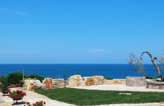 Foto 3 - Apartamento de 1 habitación en Termoli con piscina y vistas al mar