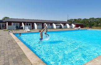 Foto 1 - Apartamento de 2 quartos em Aakirkeby com piscina e terraço