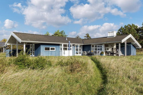 Photo 3 - Maison de 4 chambres à Aakirkeby avec terrasse et sauna