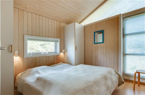 Foto 15 - Casa de 4 habitaciones en Aakirkeby con terraza y sauna