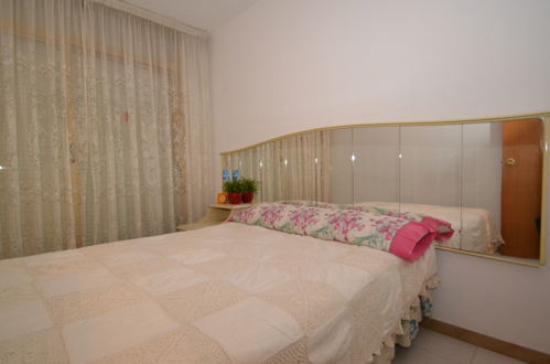 Foto 5 - Appartamento con 2 camere da letto a Salou con piscina e vista mare