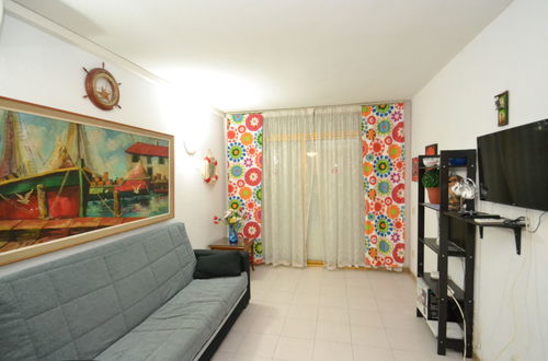 Photo 6 - 2 bedroom Apartment in Salou with swimming pool and garden