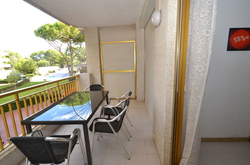 Photo 2 - 2 bedroom Apartment in Salou with swimming pool and garden