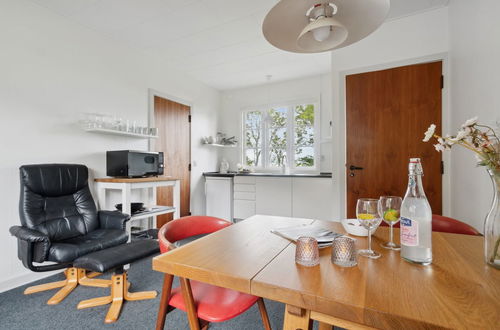 Foto 10 - Apartamento de 2 quartos em Gudhjem com terraço